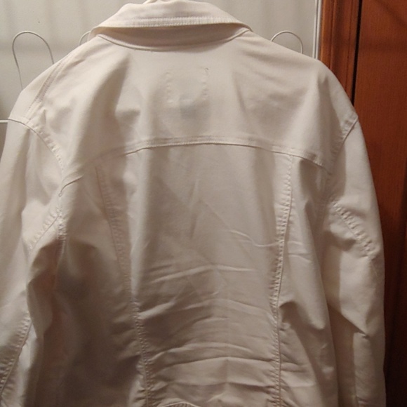 Vest - Picture 2 of 4